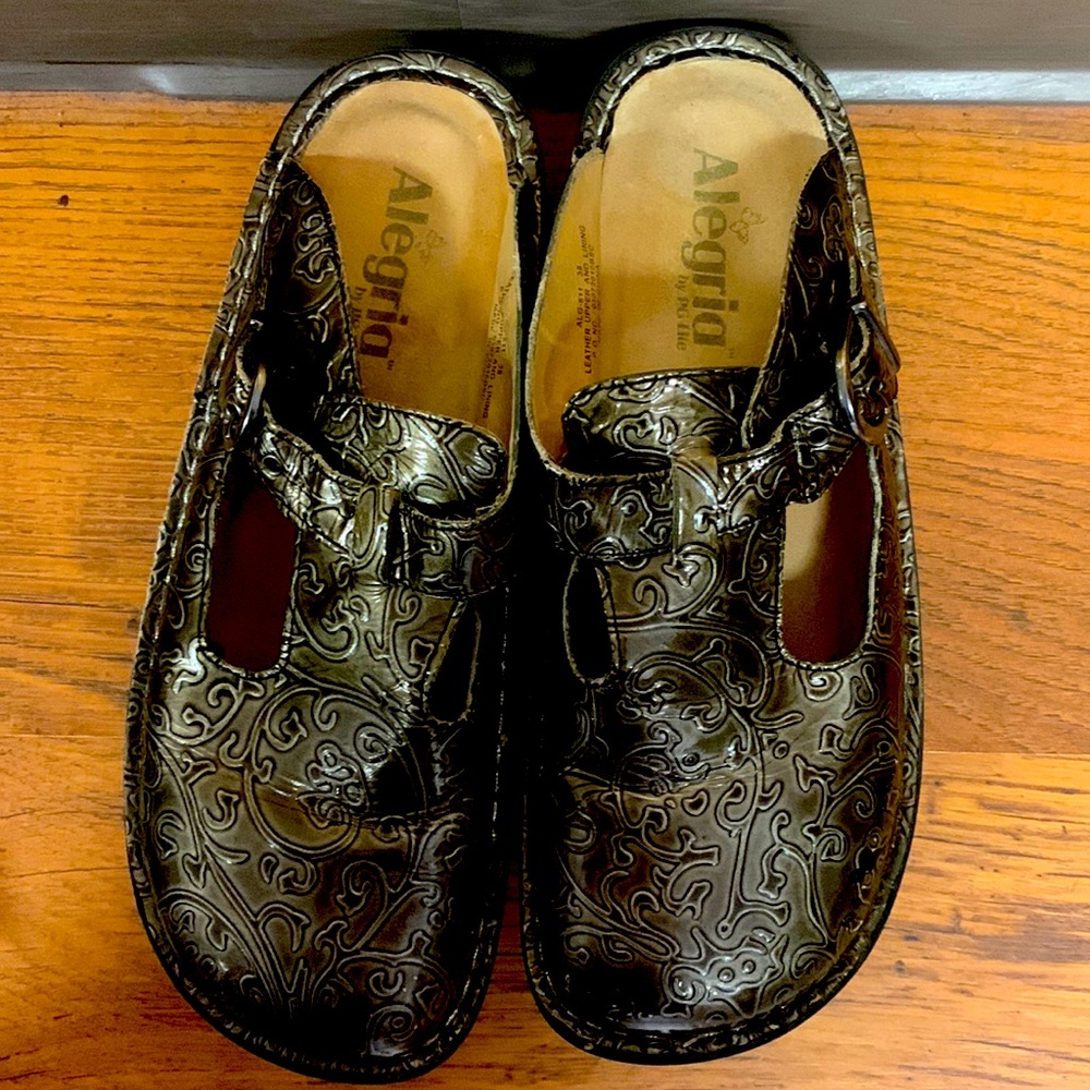 Algeria shoes